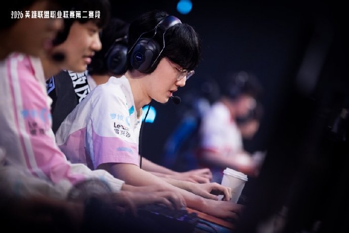 LPL发布BLG赛后返图：初心如磐 笃行致远 期待下一场比赛精彩表现